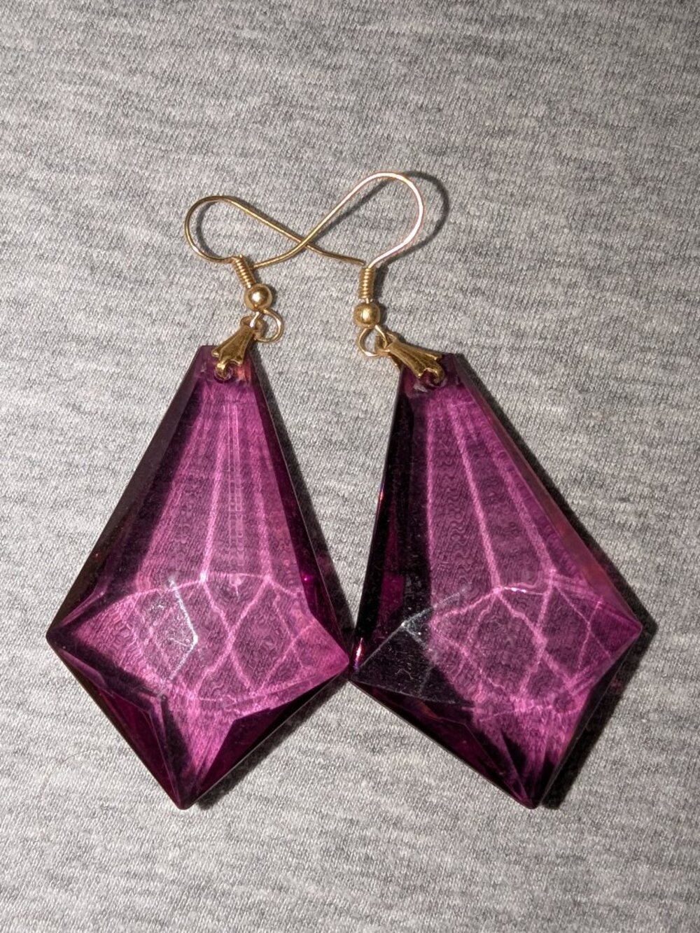 $2 with Bundle ~ Purple Faceted Lucite Chandelier Drop Earrings 6912